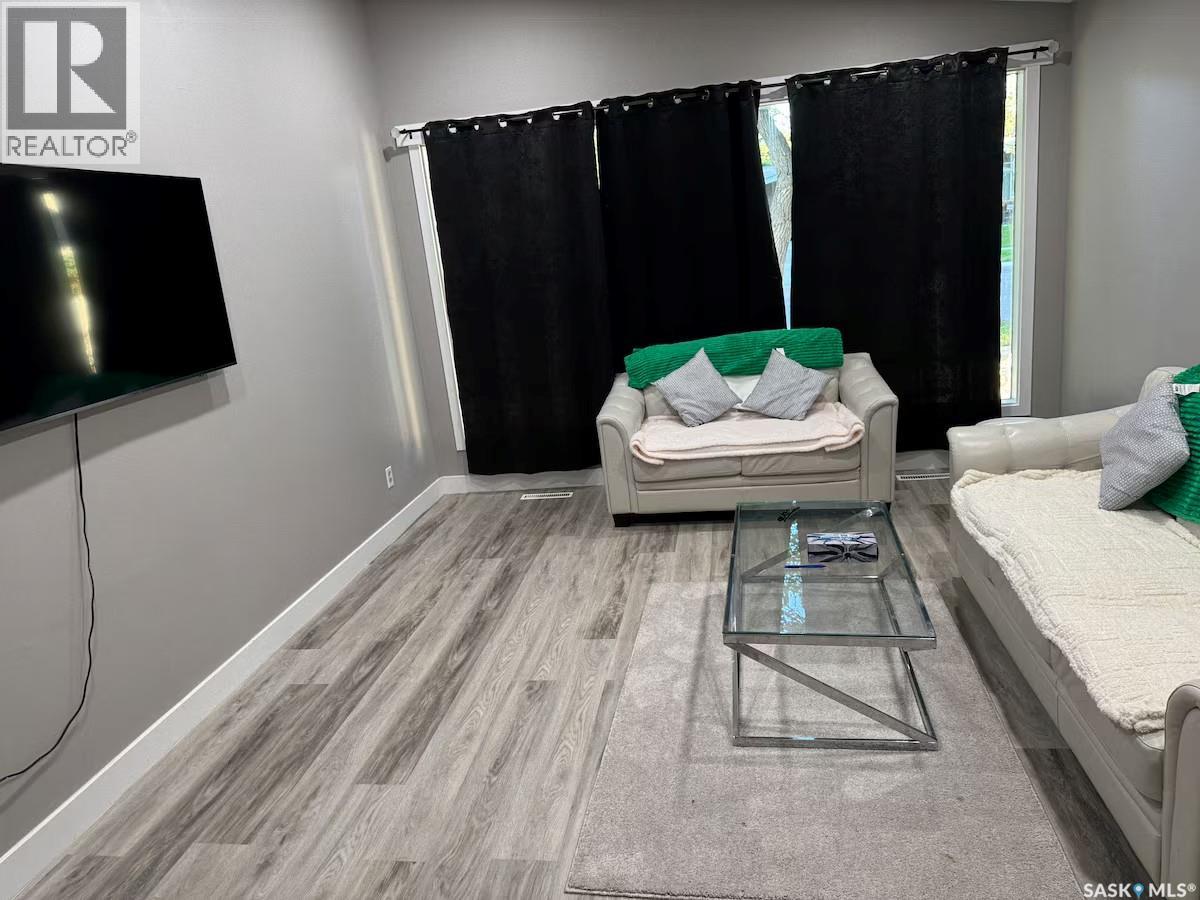 2905 Grant Road, Regina, Saskatchewan  S4S 5G3 - Photo 4 - SK042055