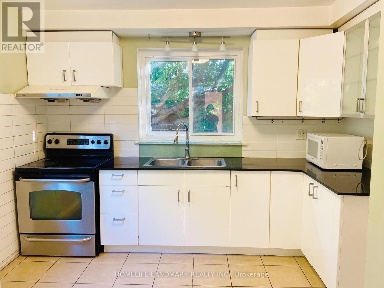 12 Lehar Crescent, Toronto, Ontario  M2H 1J5 - Photo 3 - C13837808