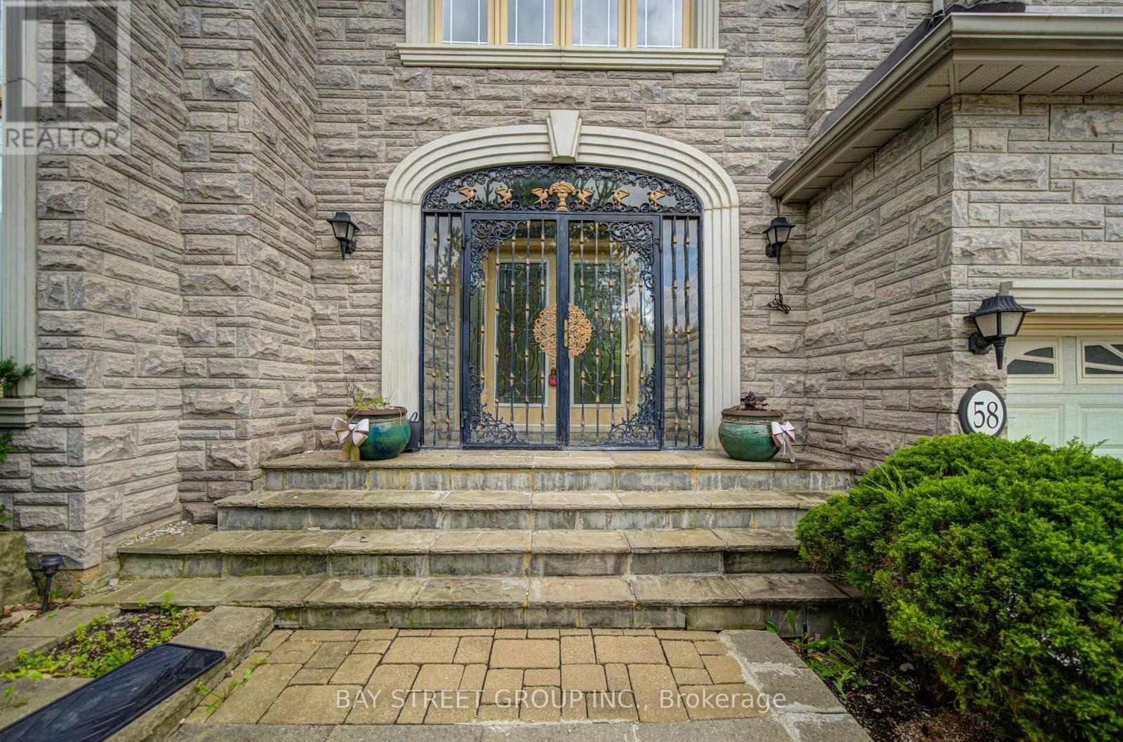 58 Bowan Court, Toronto, Ontario  M2K 3A7 - Photo 3 - C13837814