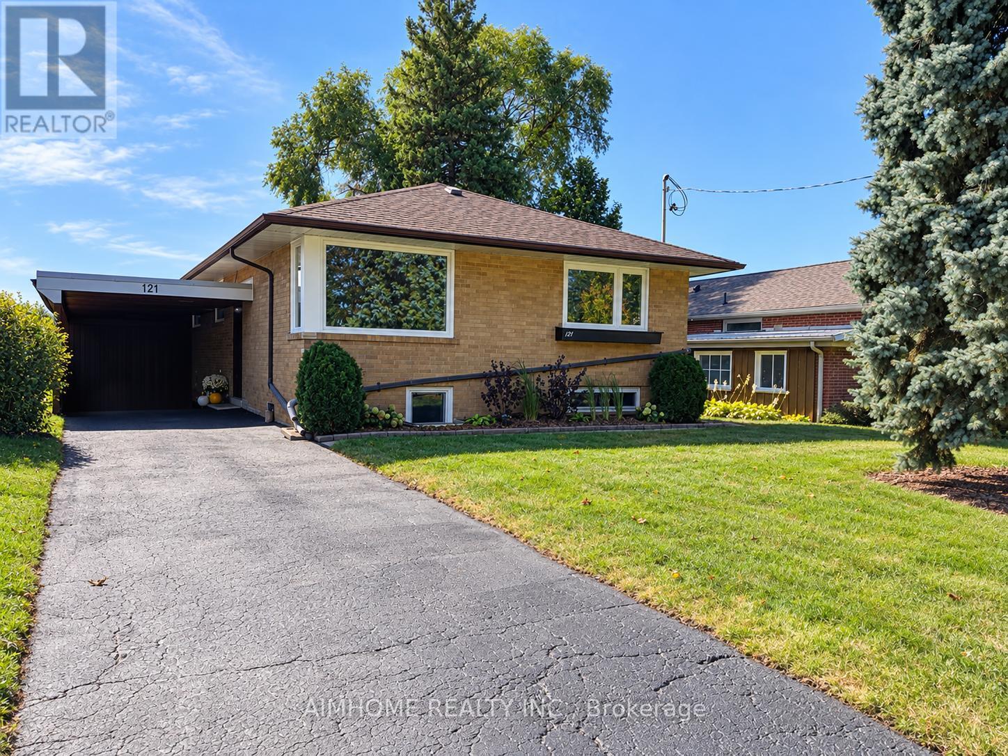 121 WYNDCLIFF CRESCENT, Toronto, Ontario