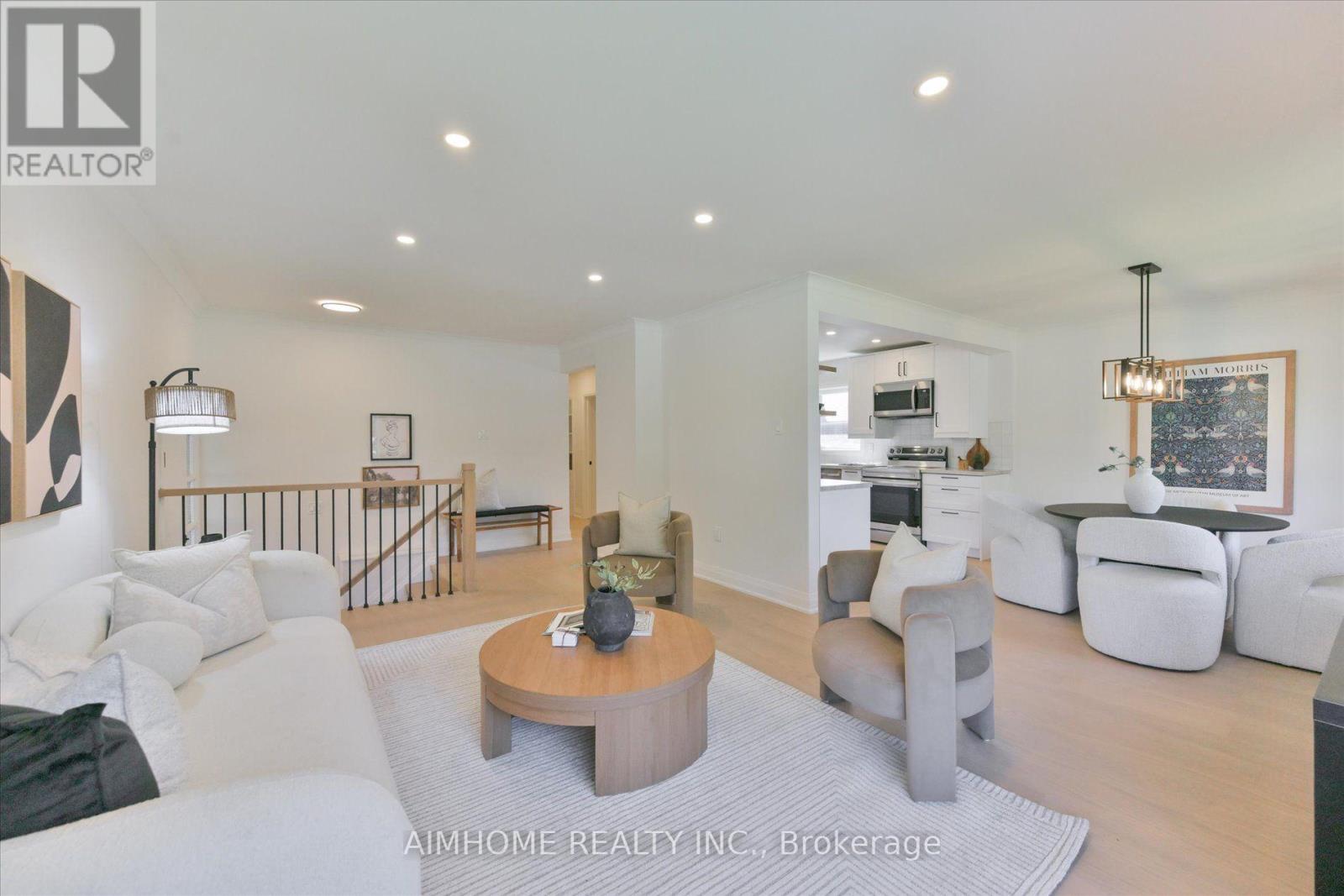 121 Wyndcliff Crescent, Toronto, Ontario  M4A 2J9 - Photo 5 - C13837826