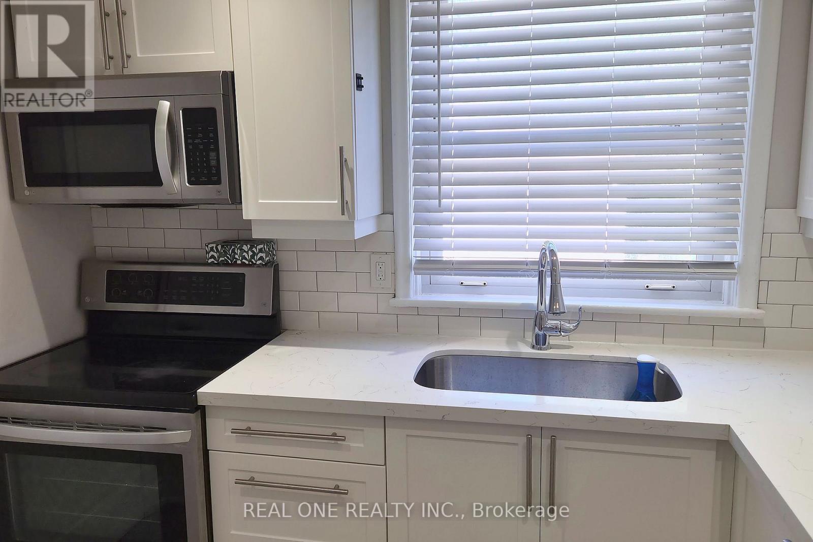 Main Level - 15 Castille Avenue, Toronto, Ontario  M1R 2B9 - Photo 12 - E13837786