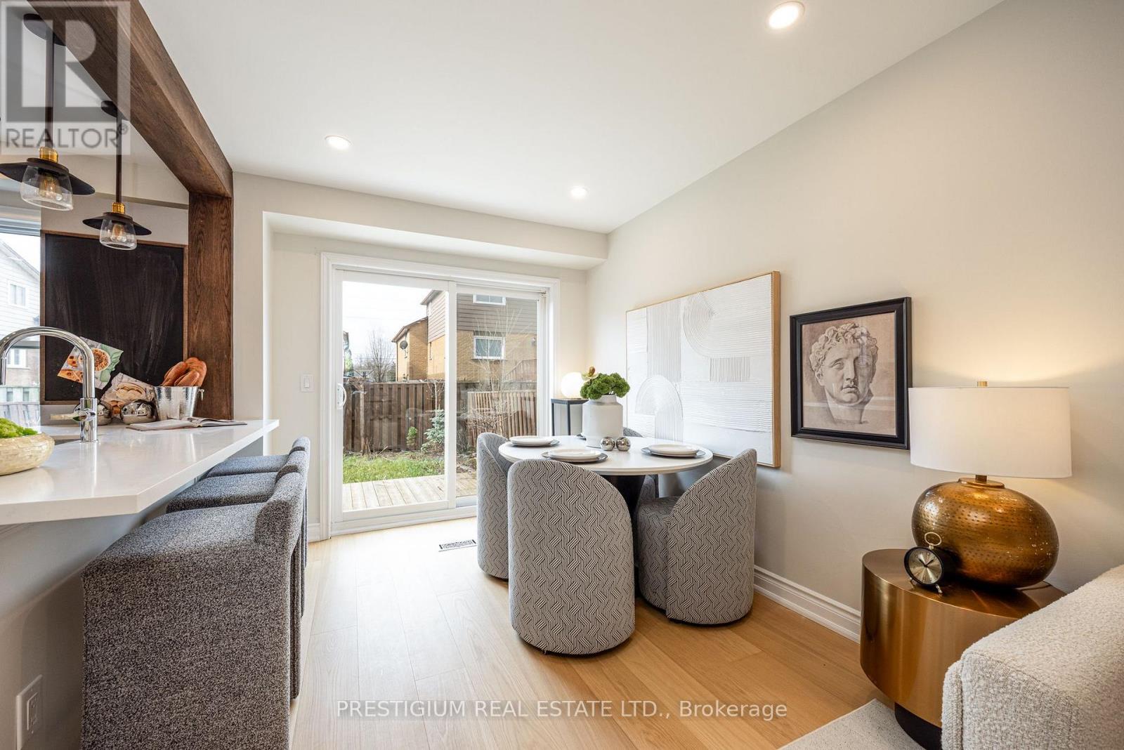 4094 Teakwood Drive, Mississauga, Ontario  L5C 3L6 - Photo 5 - W13837846