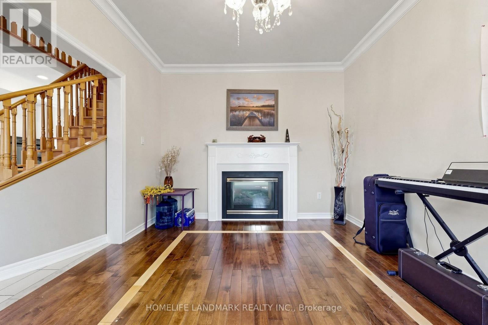 1 Trent Street, Aurora, Ontario  L4G 7E7 - Photo 3 - N13837874