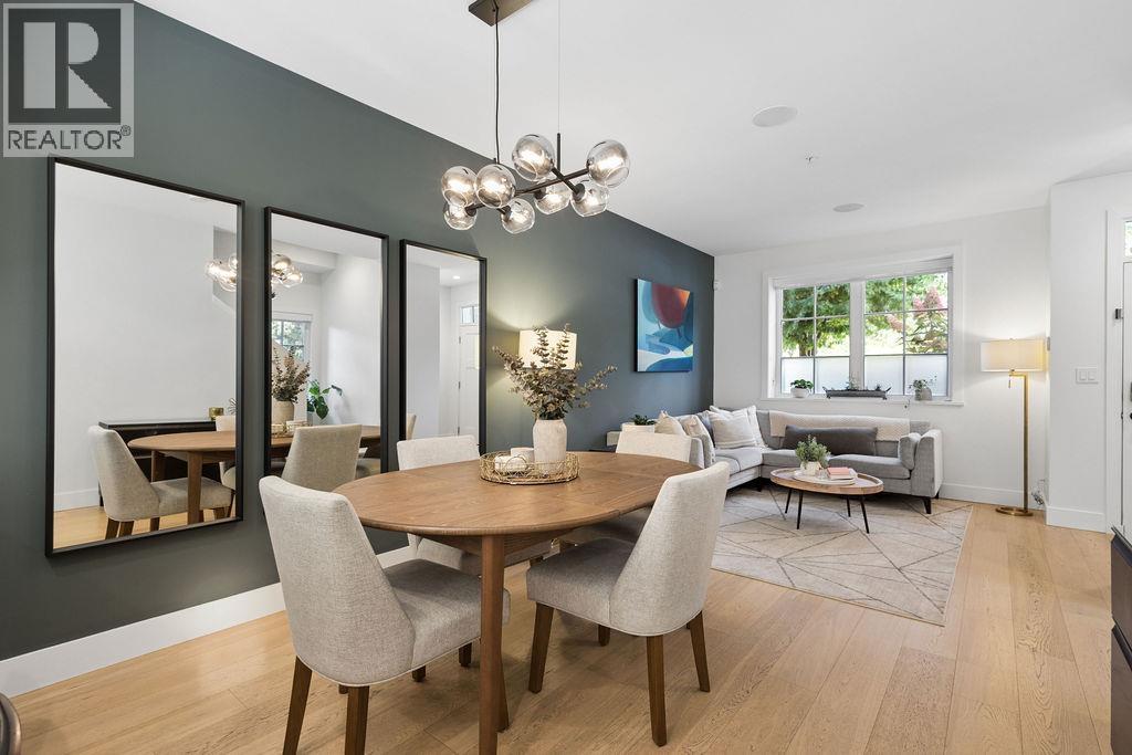 12 1133 RIDGEWOOD DRIVE, North Vancouver, British Columbia