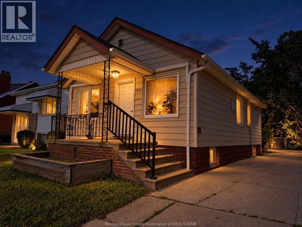 2244 HOWARD, Windsor, Ontario