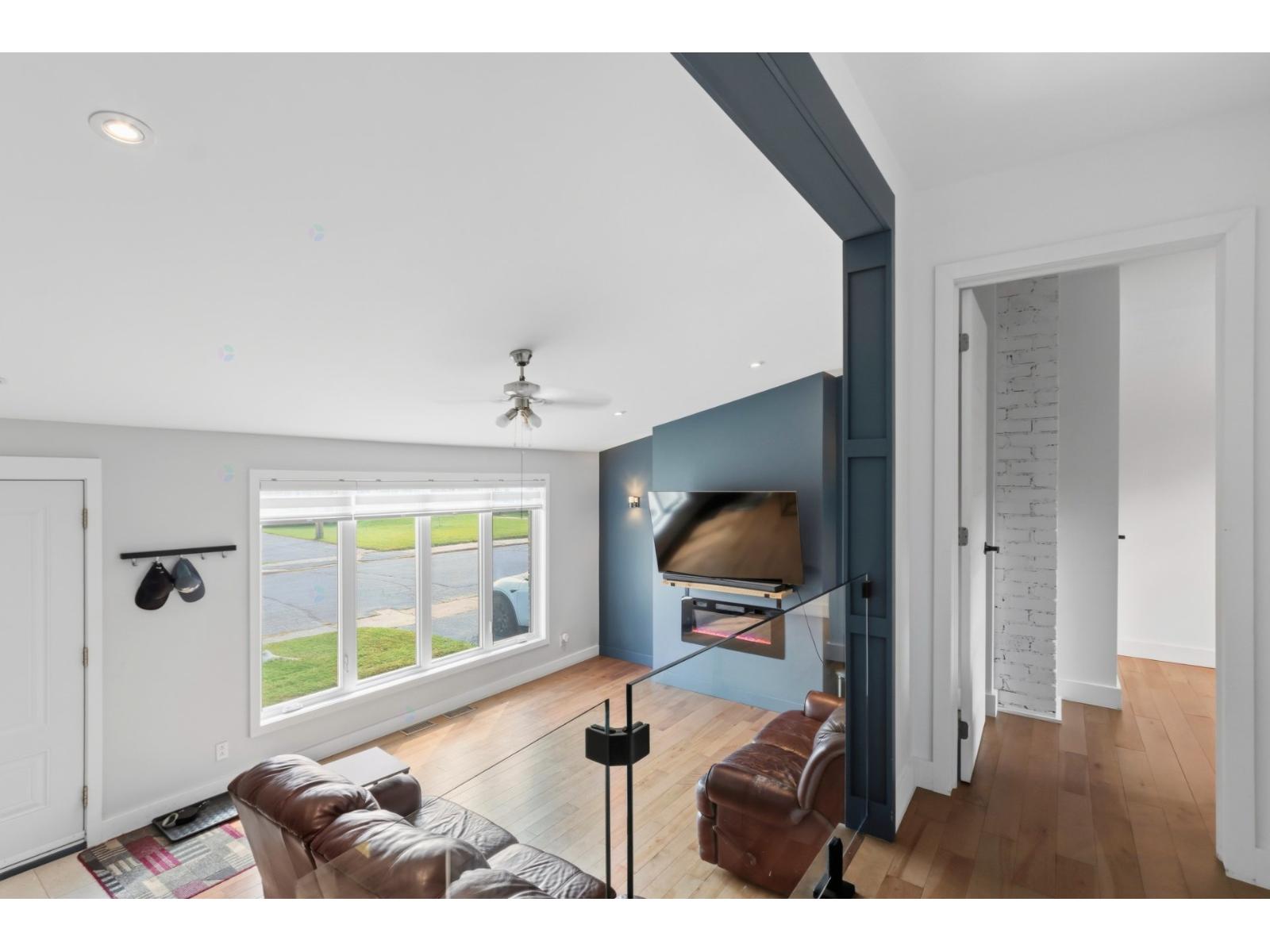 252 Rue St-Lambert Salaberry-de-Valleyfield Quebec Canada J6T1V3 2