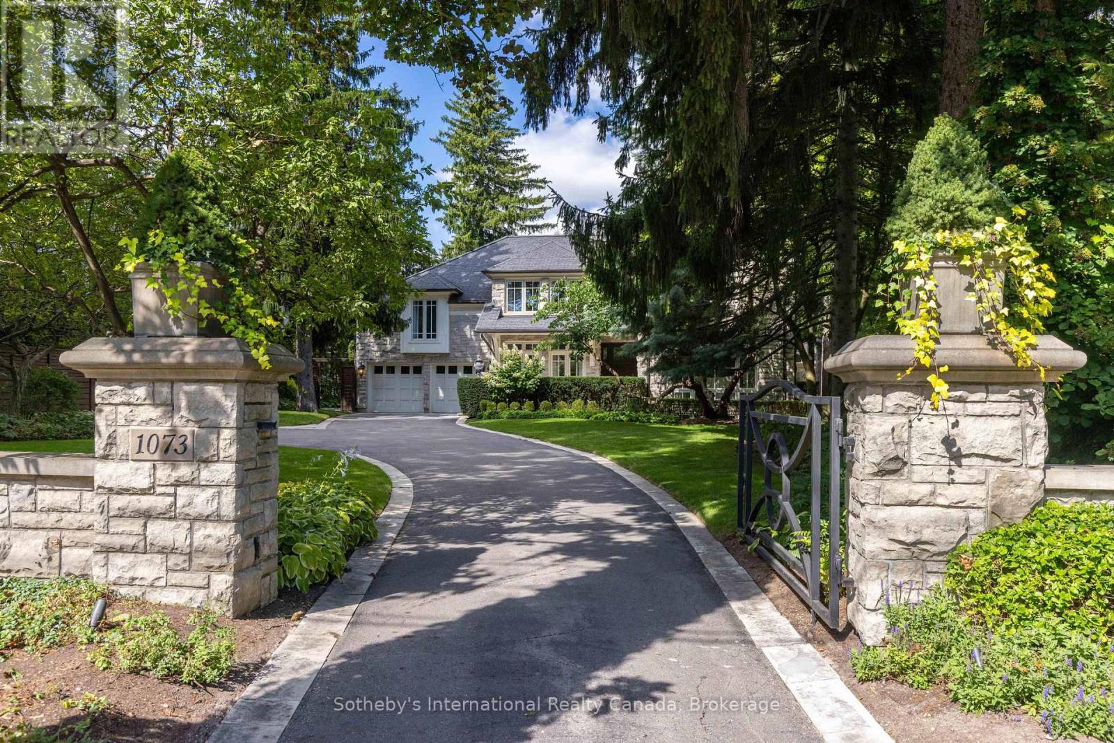 1073 Lakeshore Road E, Oakville, Ontario  L6J 1K9 - Photo 2 - W13837952