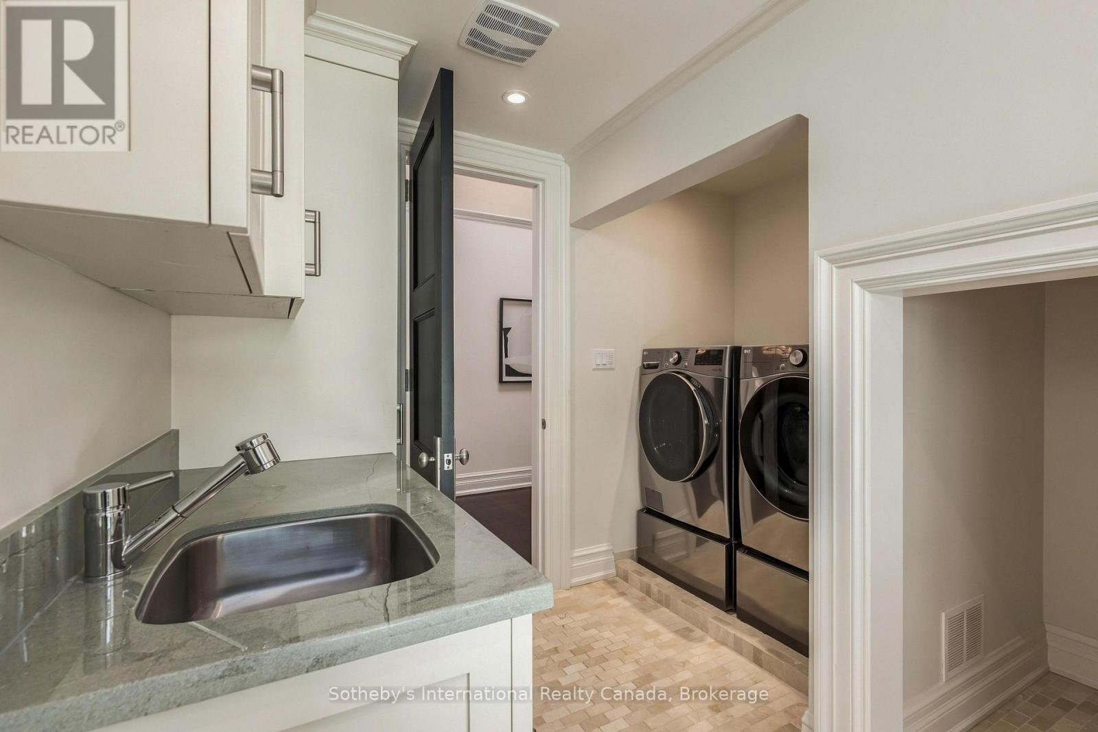 1073 Lakeshore Road E, Oakville, Ontario  L6J 1K9 - Photo 32 - W13837952