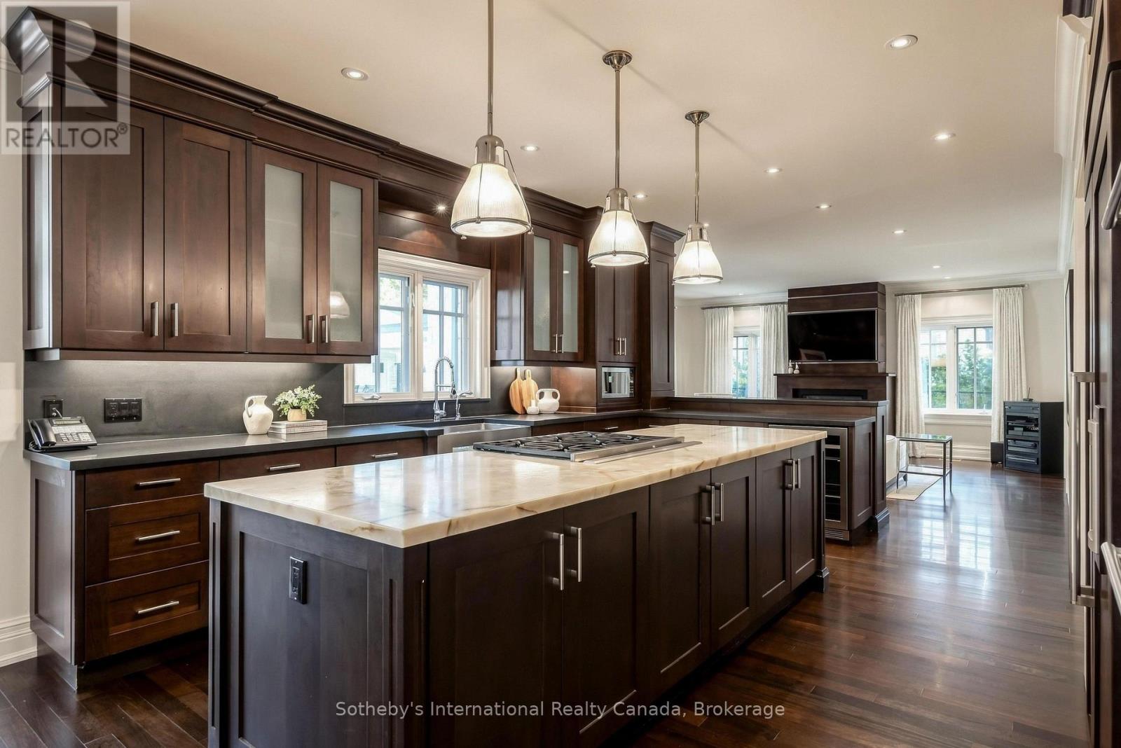1073 Lakeshore Road E, Oakville, Ontario  L6J 1K9 - Photo 8 - W13837952