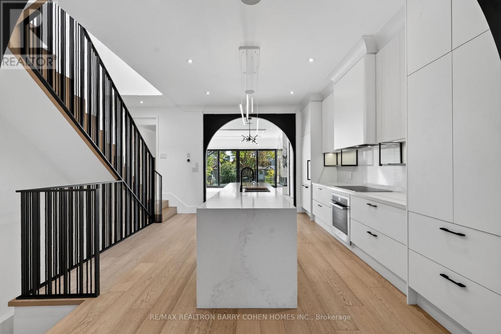 119 Glengrove Avenue W, Toronto, Ontario  M4R 1P1 - Photo 6 - C13837912