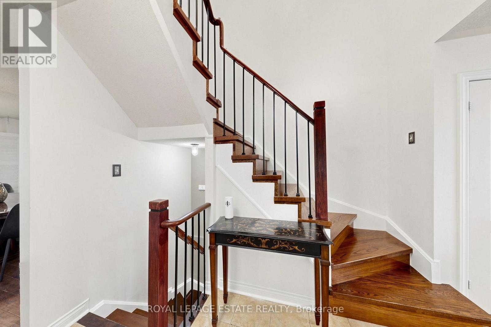 10 Dooley Crescent, Ajax, Ontario  L1T 4J4 - Photo 2 - E13837946