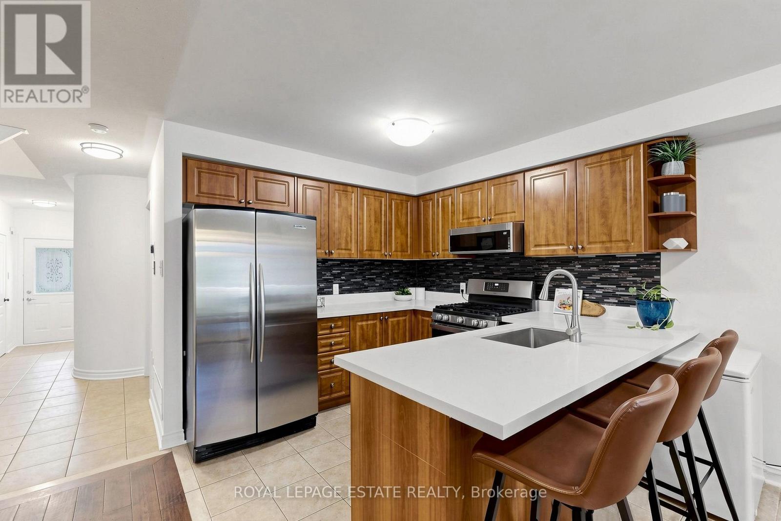 10 Dooley Crescent, Ajax, Ontario  L1T 4J4 - Photo 5 - E13837946