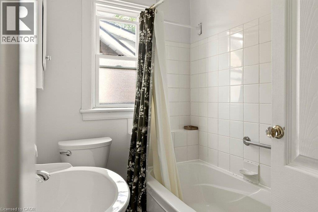 243 Grosvenor Avenue S, Hamilton, Ontario  L8M 3L8 - Photo 38 - 40866068