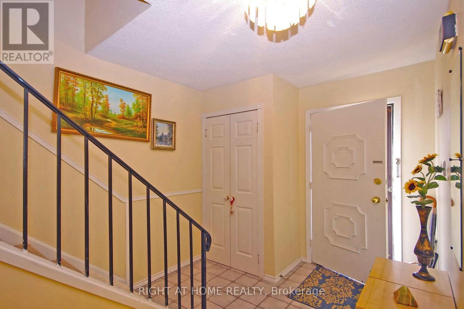 53 - 1055 Shawnmarr Road, Mississauga, Ontario  L5H 3V2 - Photo 4 - W13837890