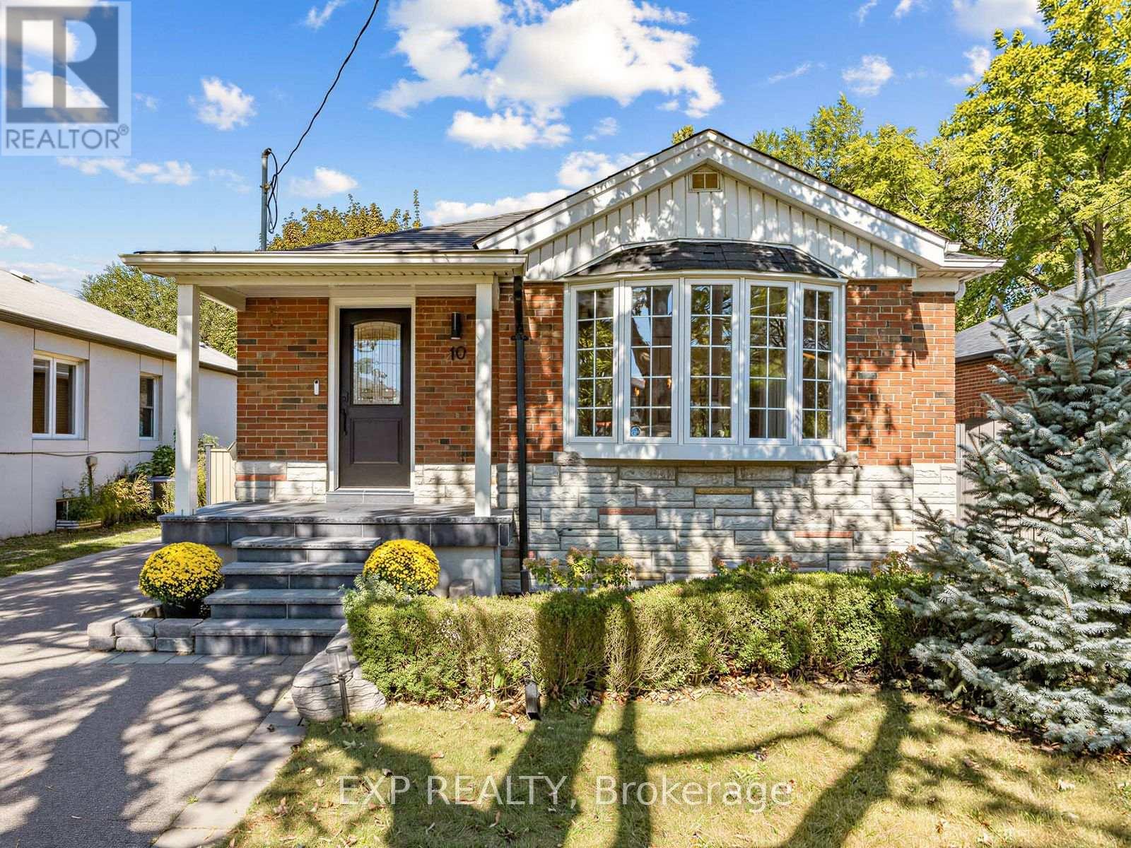10 Yarn Road, Toronto, Ontario  M9B 1H5 - Photo 1 - W13837898