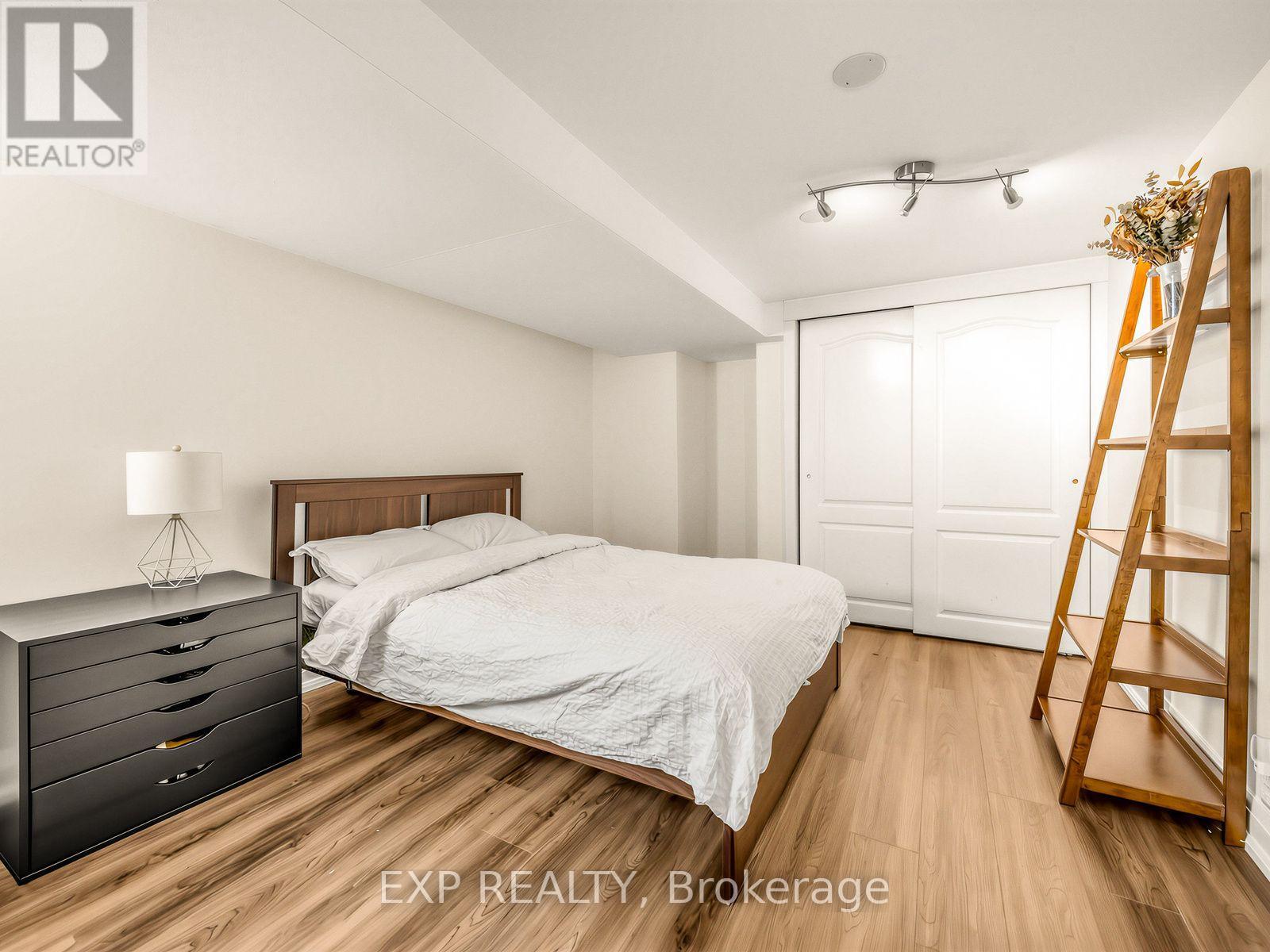 10 Yarn Road, Toronto, Ontario  M9B 1H5 - Photo 21 - W13837898