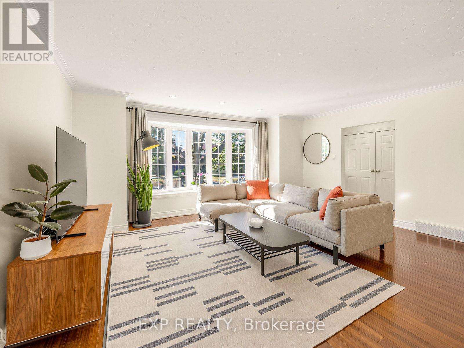 10 Yarn Road, Toronto, Ontario  M9B 1H5 - Photo 4 - W13837898