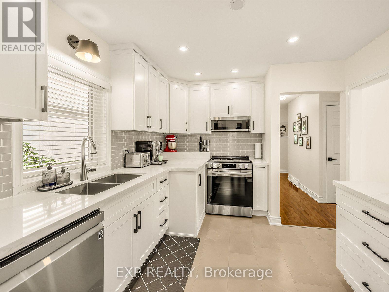 10 Yarn Road, Toronto, Ontario  M9B 1H5 - Photo 9 - W13837898
