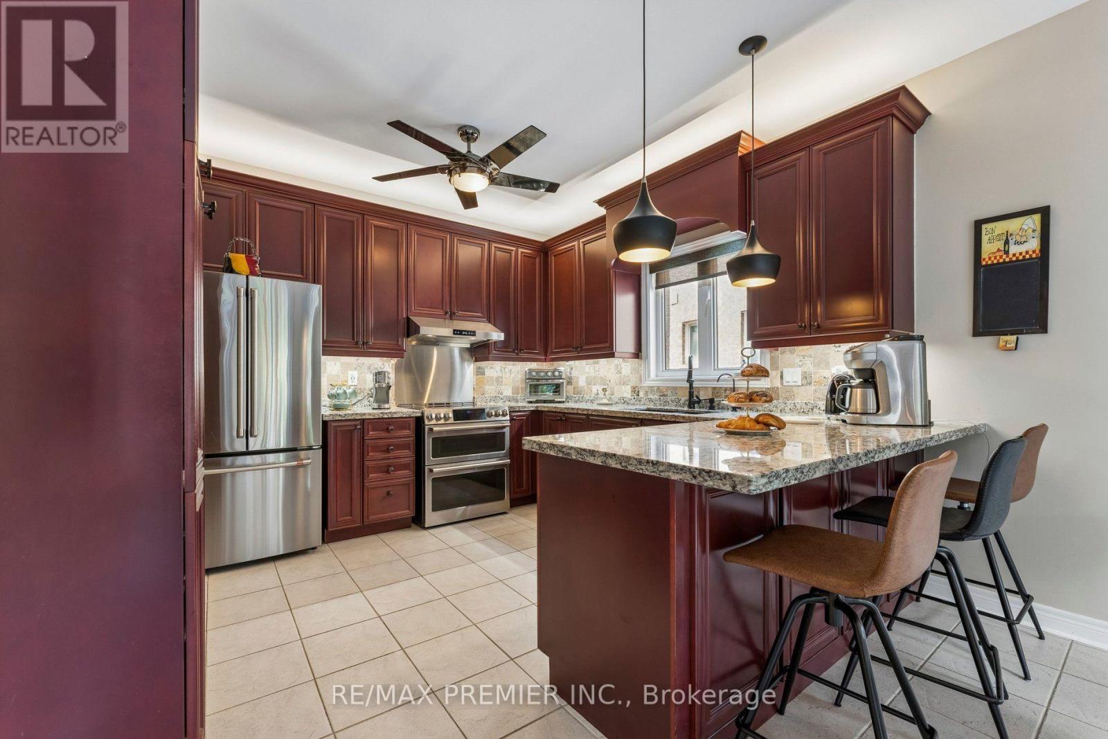 16 Rockstep Court, Brampton, Ontario  L6R 3H2 - Photo 11 - W13837954