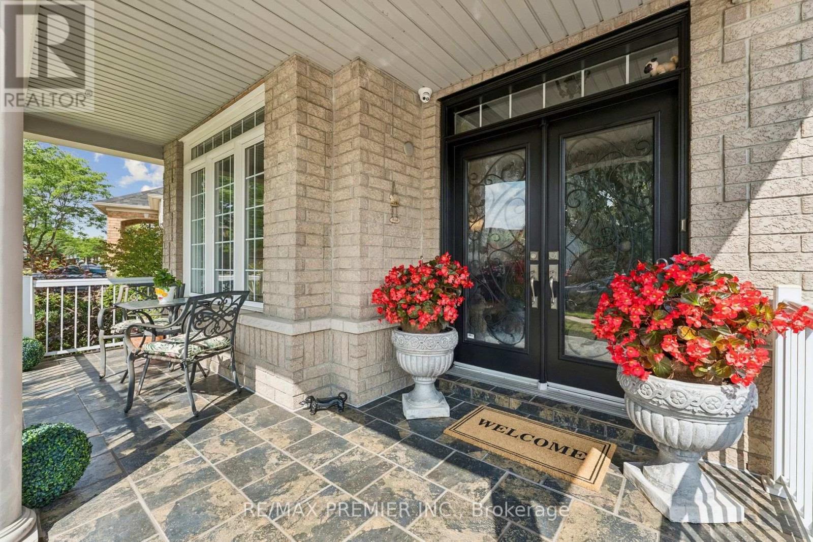 16 Rockstep Court, Brampton, Ontario  L6R 3H2 - Photo 3 - W13837954