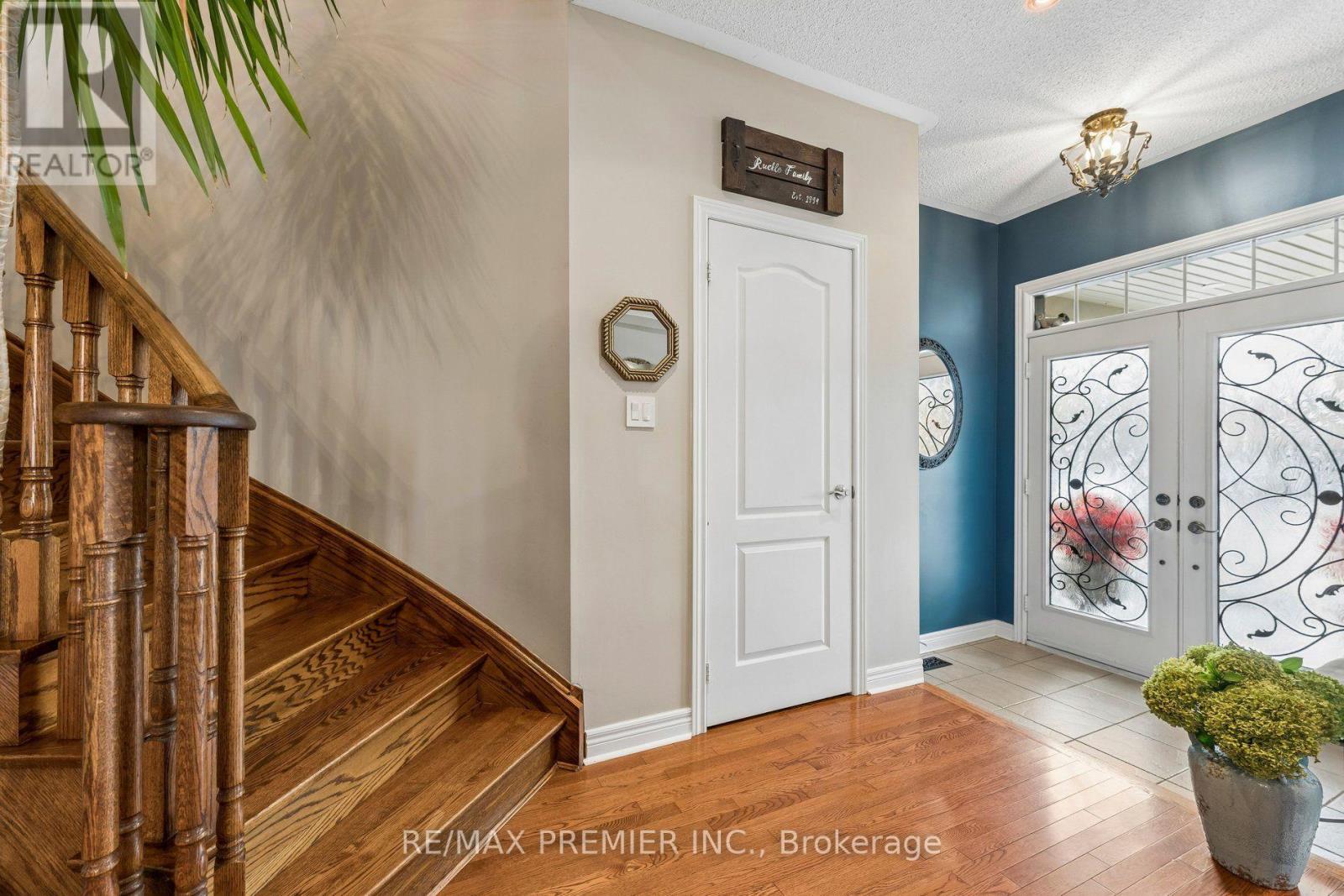 16 Rockstep Court, Brampton, Ontario  L6R 3H2 - Photo 4 - W13837954