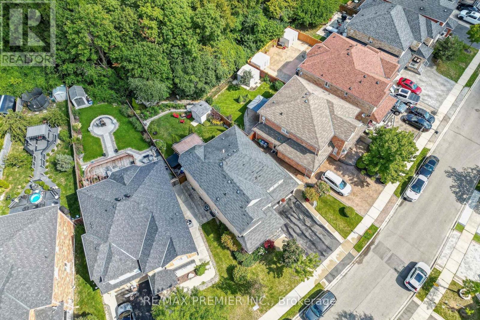 16 Rockstep Court, Brampton, Ontario  L6R 3H2 - Photo 48 - W13837954