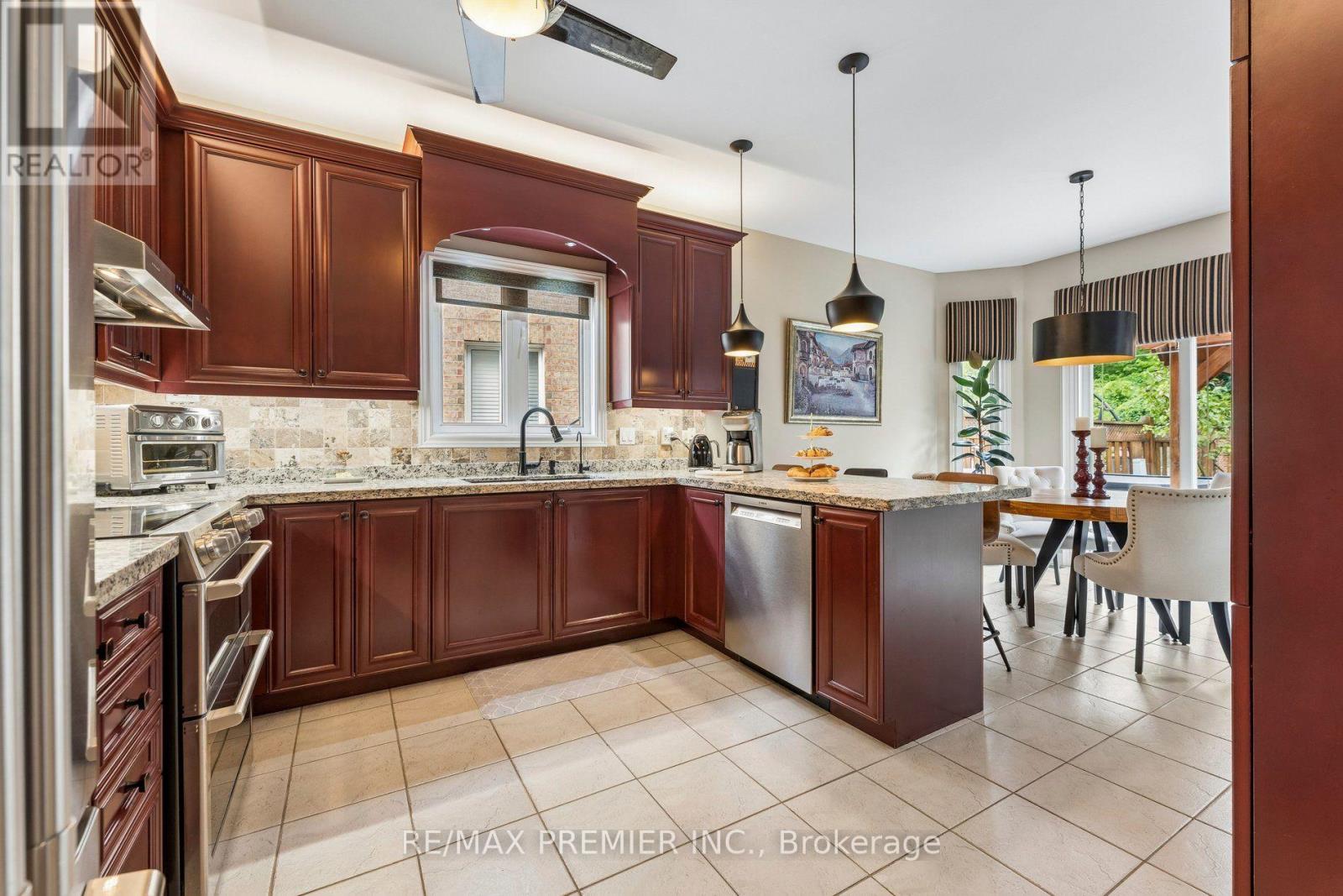 16 Rockstep Court, Brampton, Ontario  L6R 3H2 - Photo 8 - W13837954