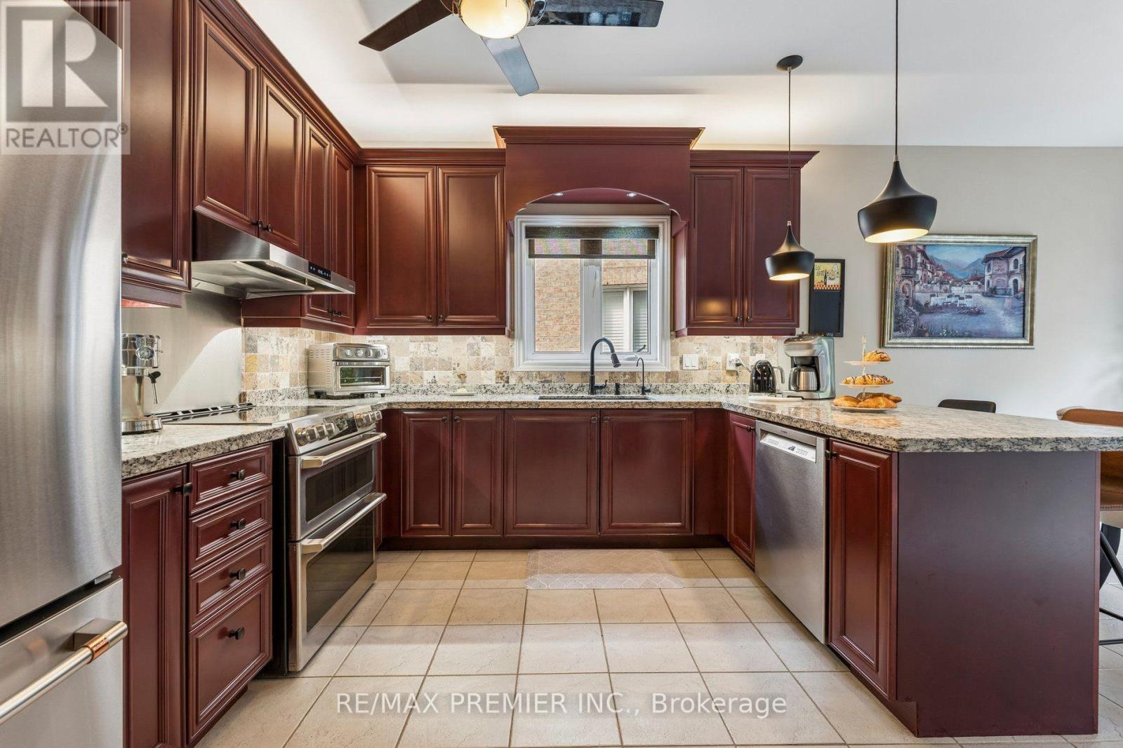16 Rockstep Court, Brampton, Ontario  L6R 3H2 - Photo 9 - W13837954