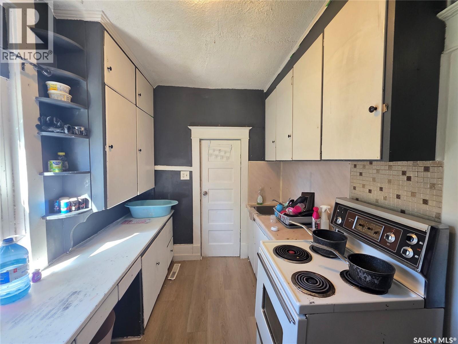 1126 Robinson STREET, Regina, Saskatchewan