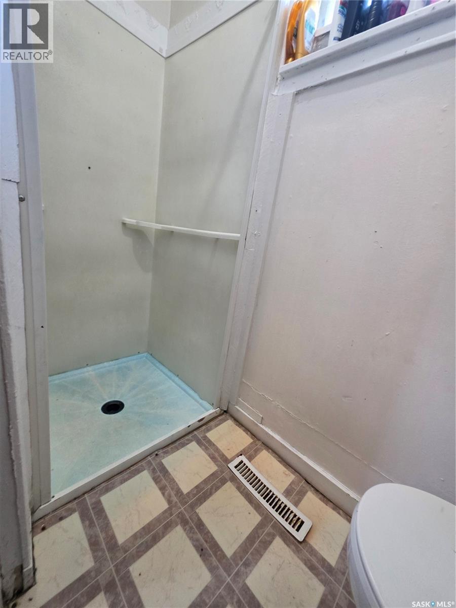 1126 Robinson Street, Regina, Saskatchewan  S4T 2M9 - Photo 5 - SK049841