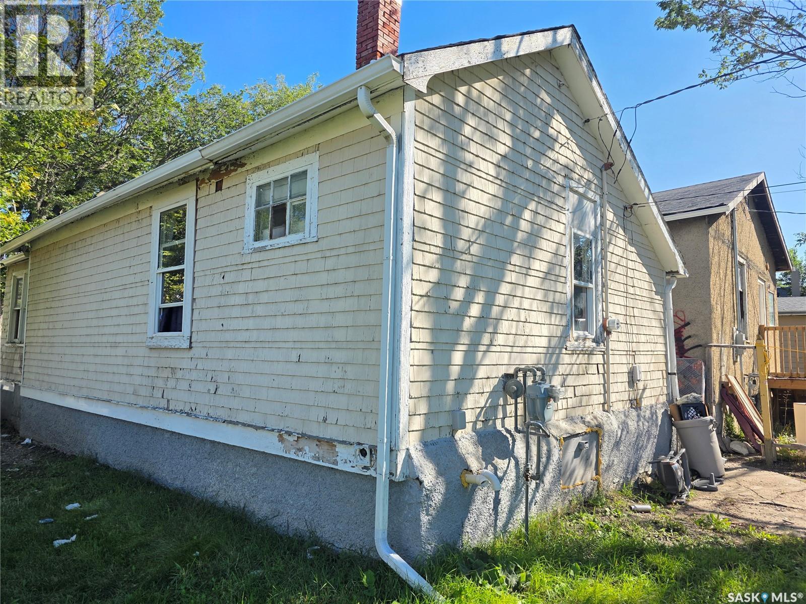 1126 Robinson Street, Regina, Saskatchewan  S4T 2M9 - Photo 9 - SK049841