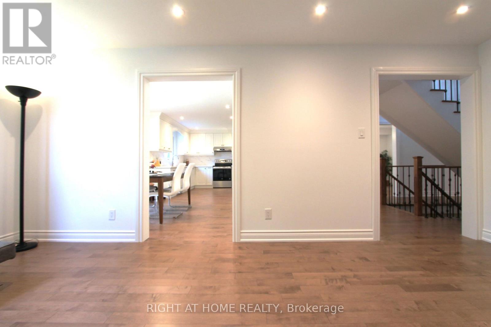 4 Kirkland Court, Richmond Hill, Ontario  L4C 9H3 - Photo 10 - N13758132