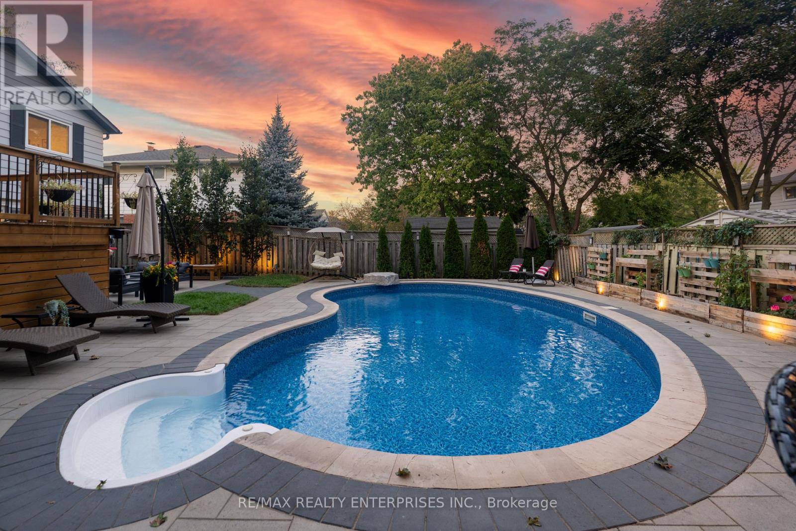 2668 HOMELANDS DRIVE Mississauga (Sheridan) Ontario Canada L5K1H8 3