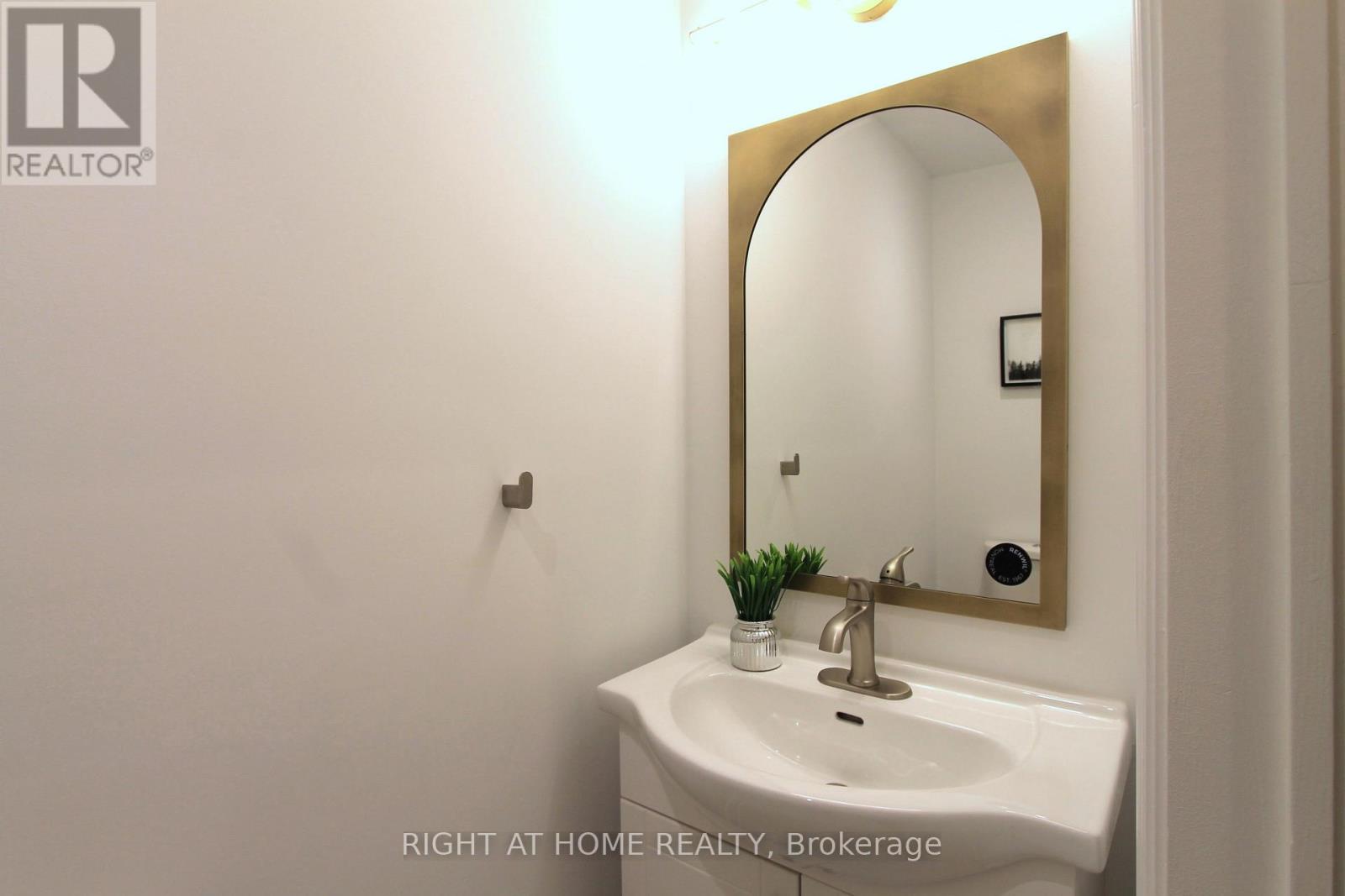 4 Kirkland Court, Richmond Hill, Ontario  L4C 9H3 - Photo 47 - N13758132