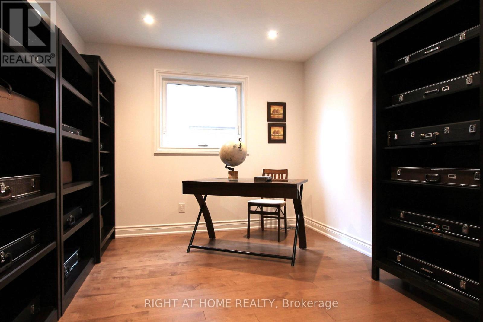 4 Kirkland Court, Richmond Hill, Ontario  L4C 9H3 - Photo 7 - N13758132