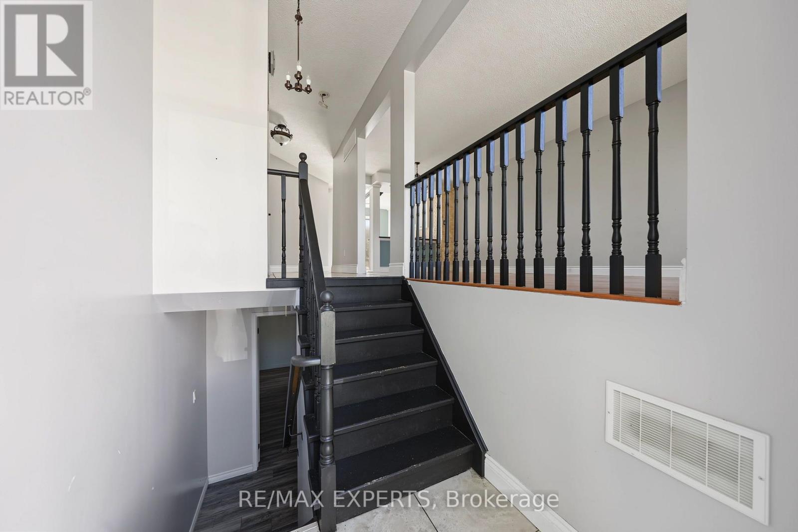 97 Cecil Street, Essa (Angus), Ontario  L0M 1B3 - Photo 3 - N13838084