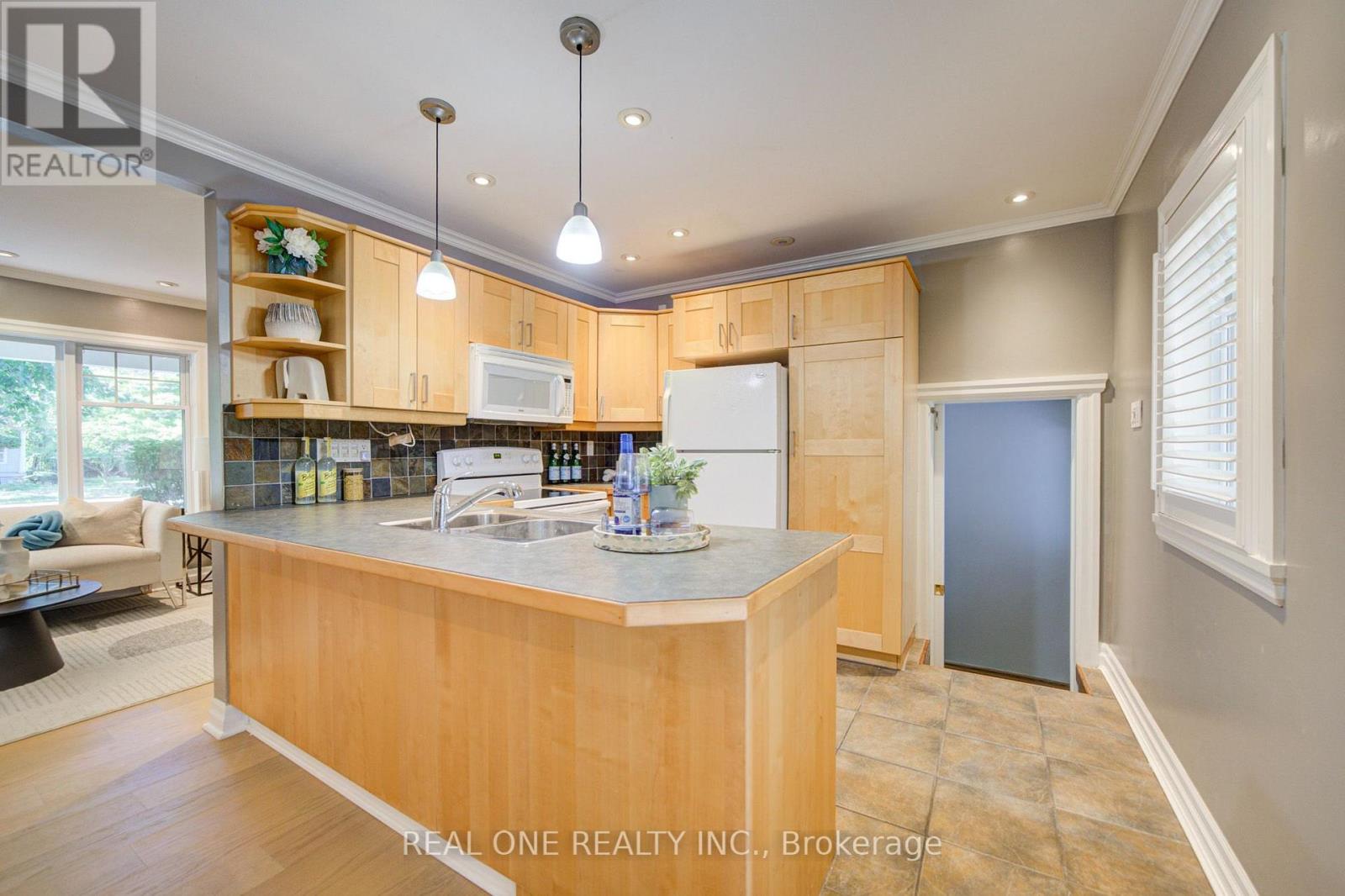 1099 Kent Avenue, Oakville, Ontario  L6H 1Z9 - Photo 14 - W13834554