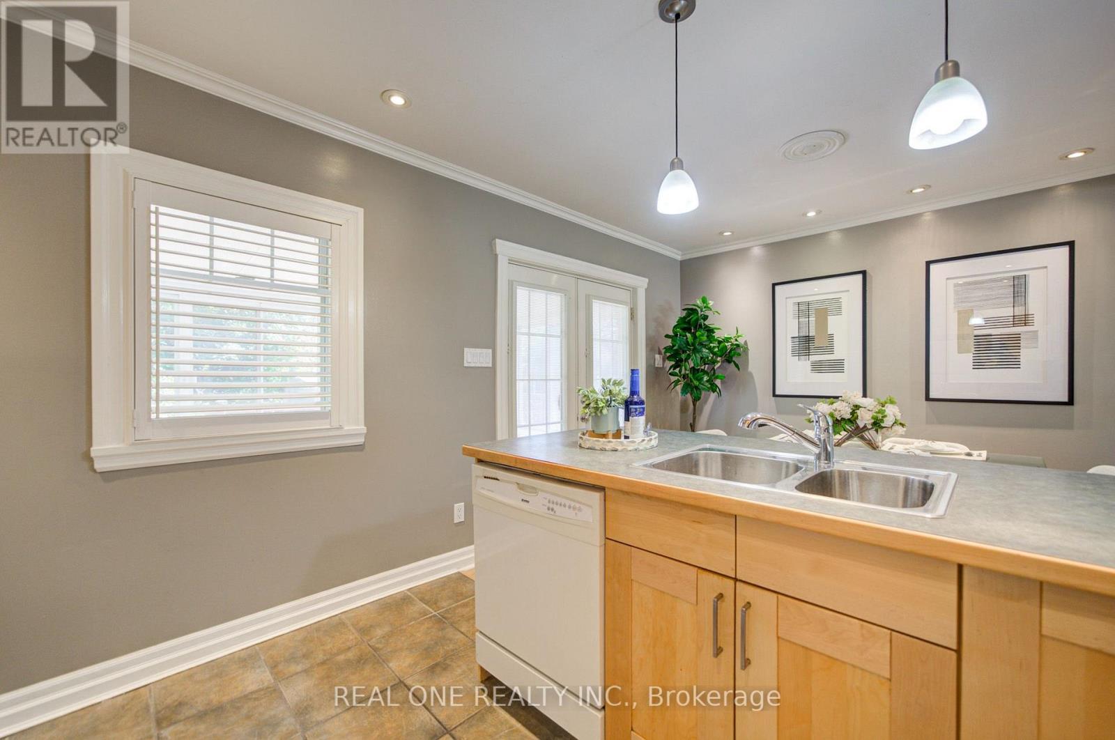 1099 Kent Avenue, Oakville, Ontario  L6H 1Z9 - Photo 17 - W13834554