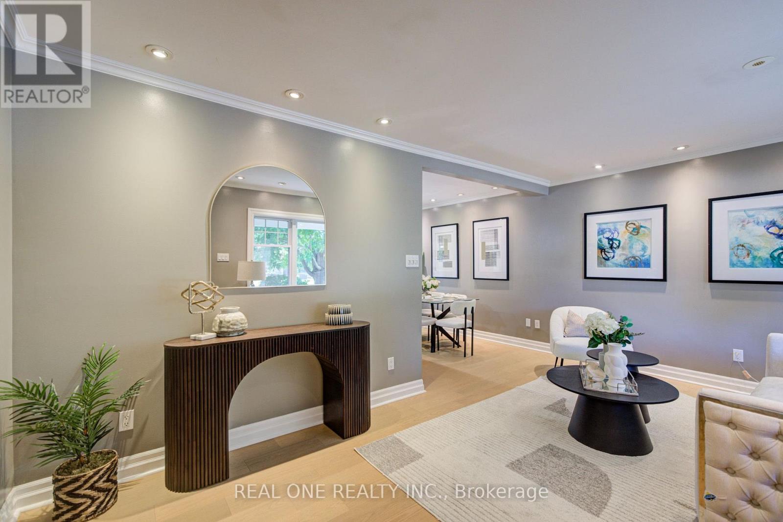 1099 Kent Avenue, Oakville, Ontario  L6H 1Z9 - Photo 4 - W13834554