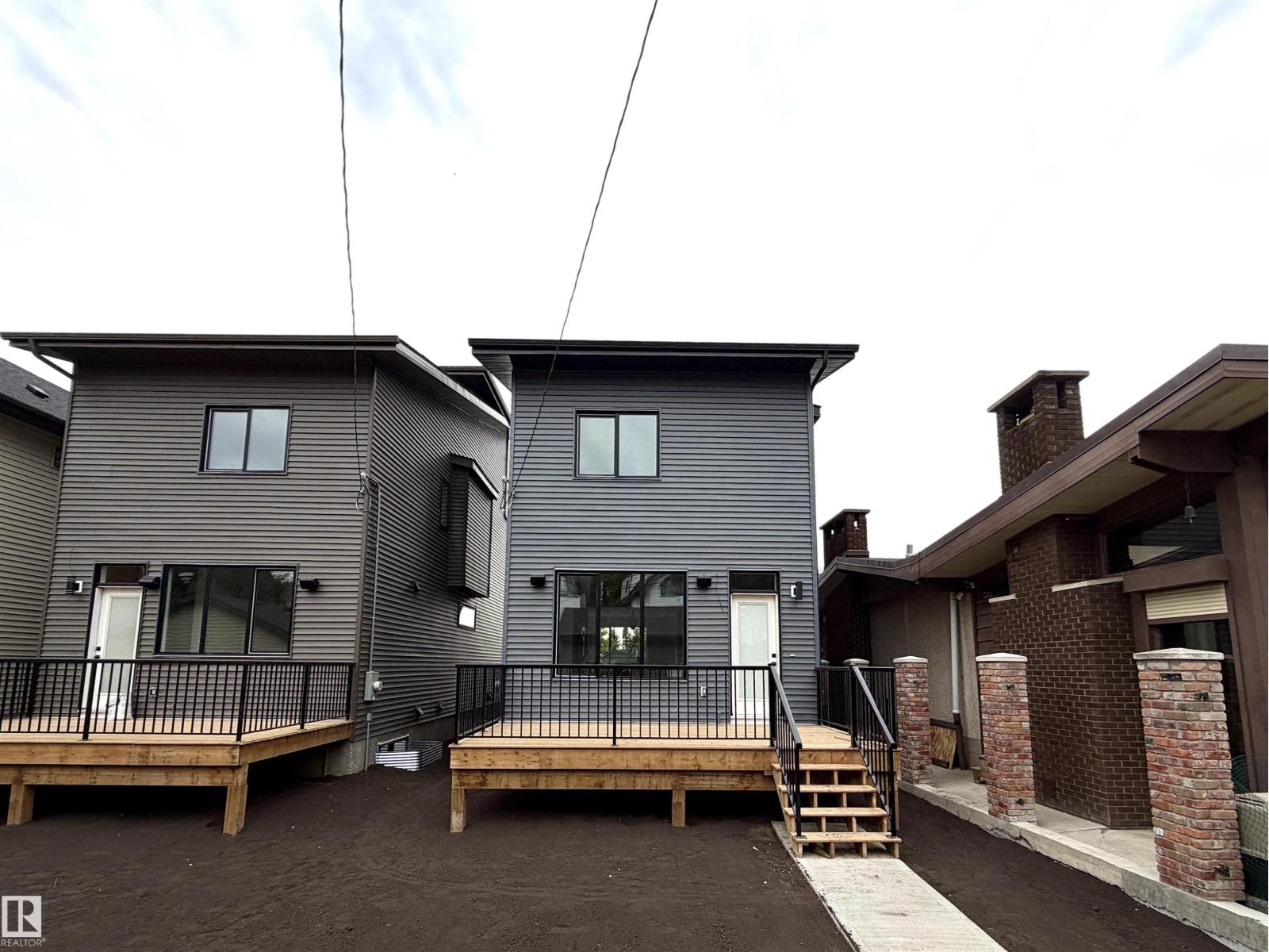 9637 85 ST NW