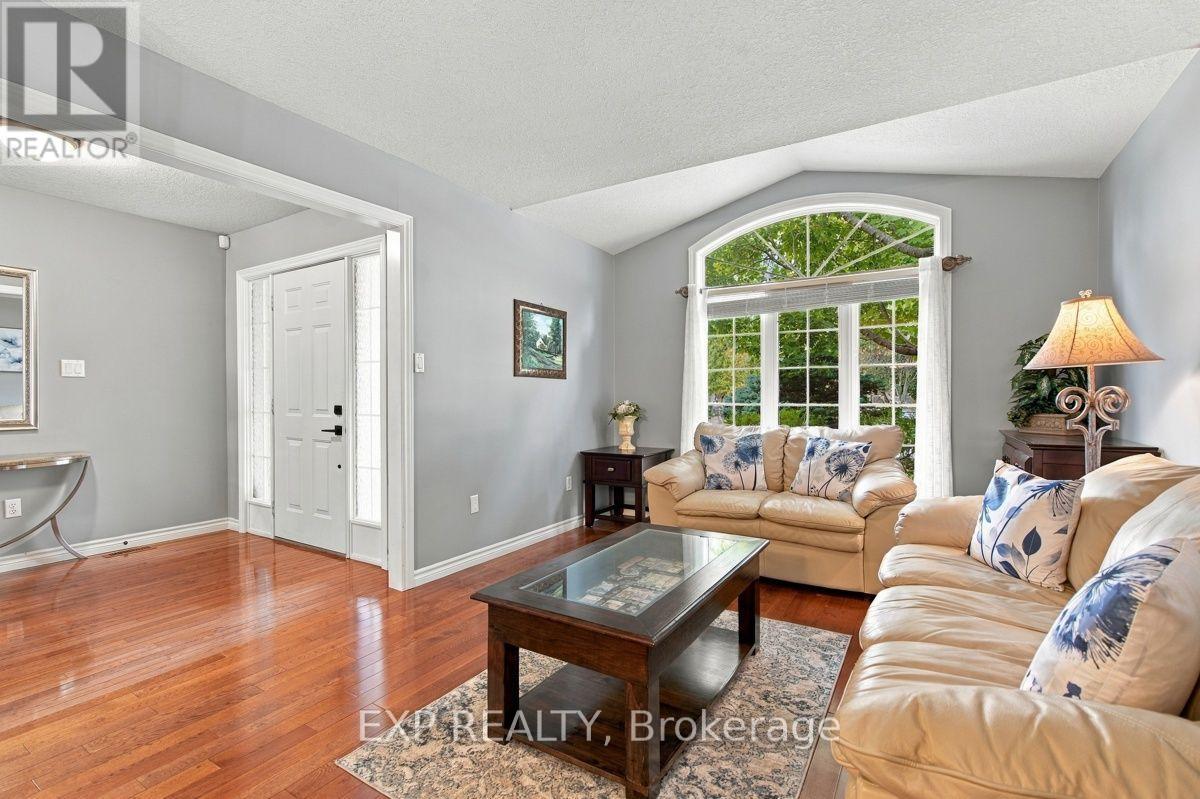 281 Chambers Avenue, London North, Ontario  N5X 4H3 - Photo 3 - X13838144