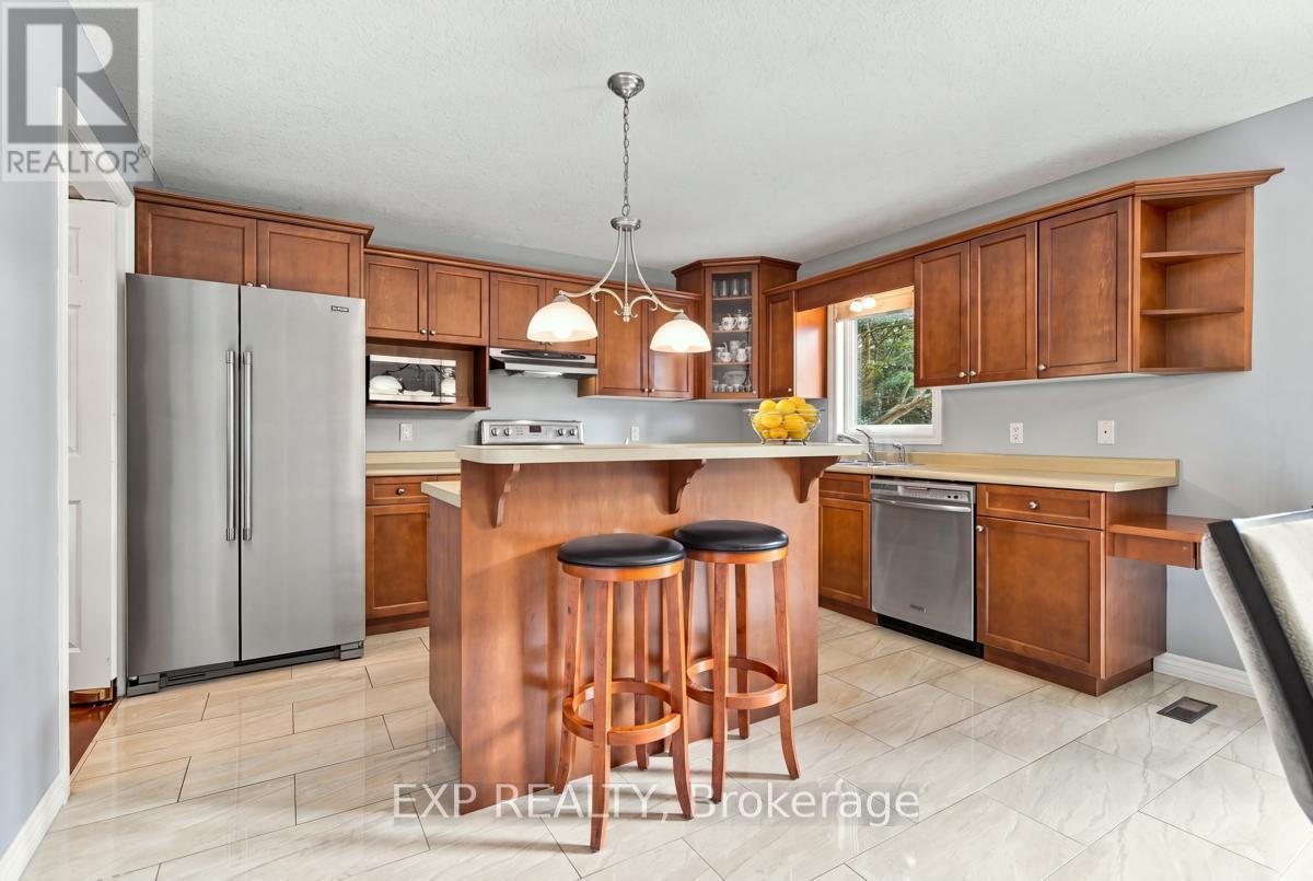 281 Chambers Avenue, London North, Ontario  N5X 4H3 - Photo 6 - X13838144