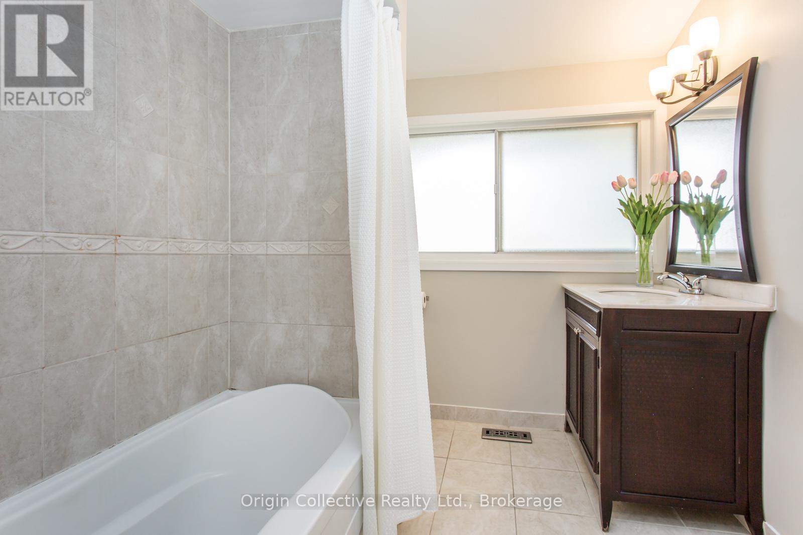 40 - 10 Esterbrooke Avenue, Toronto, Ontario  M2J 2C2 - Photo 13 - C13838162