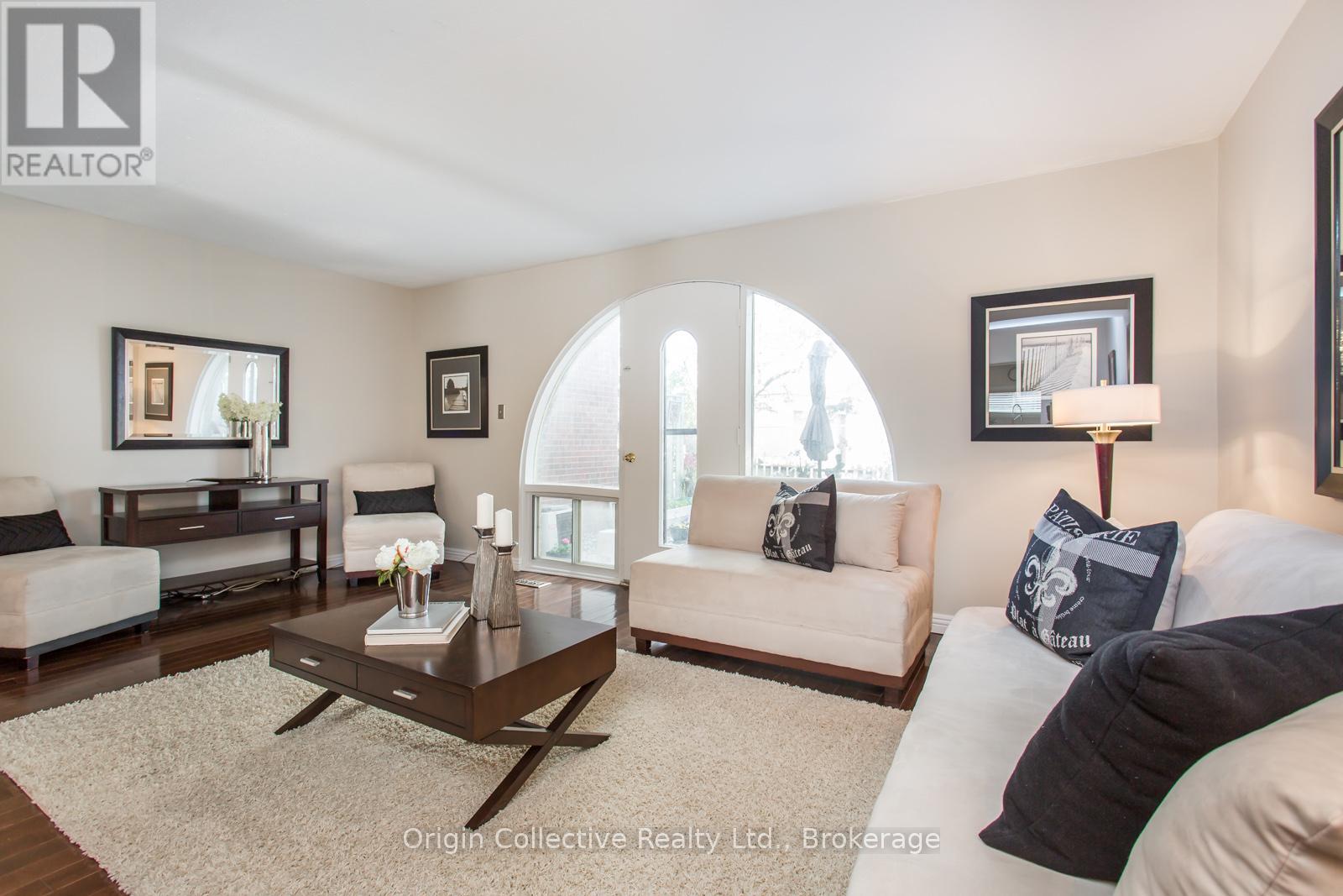 40 - 10 Esterbrooke Avenue, Toronto, Ontario  M2J 2C2 - Photo 3 - C13838162