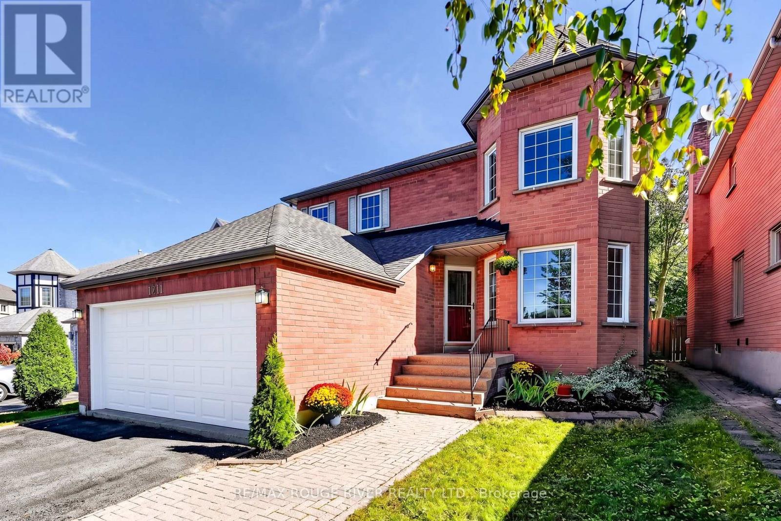 1211 Engel Court, Pickering, Ontario  L1W 3W3 - Photo 5 - E13838126