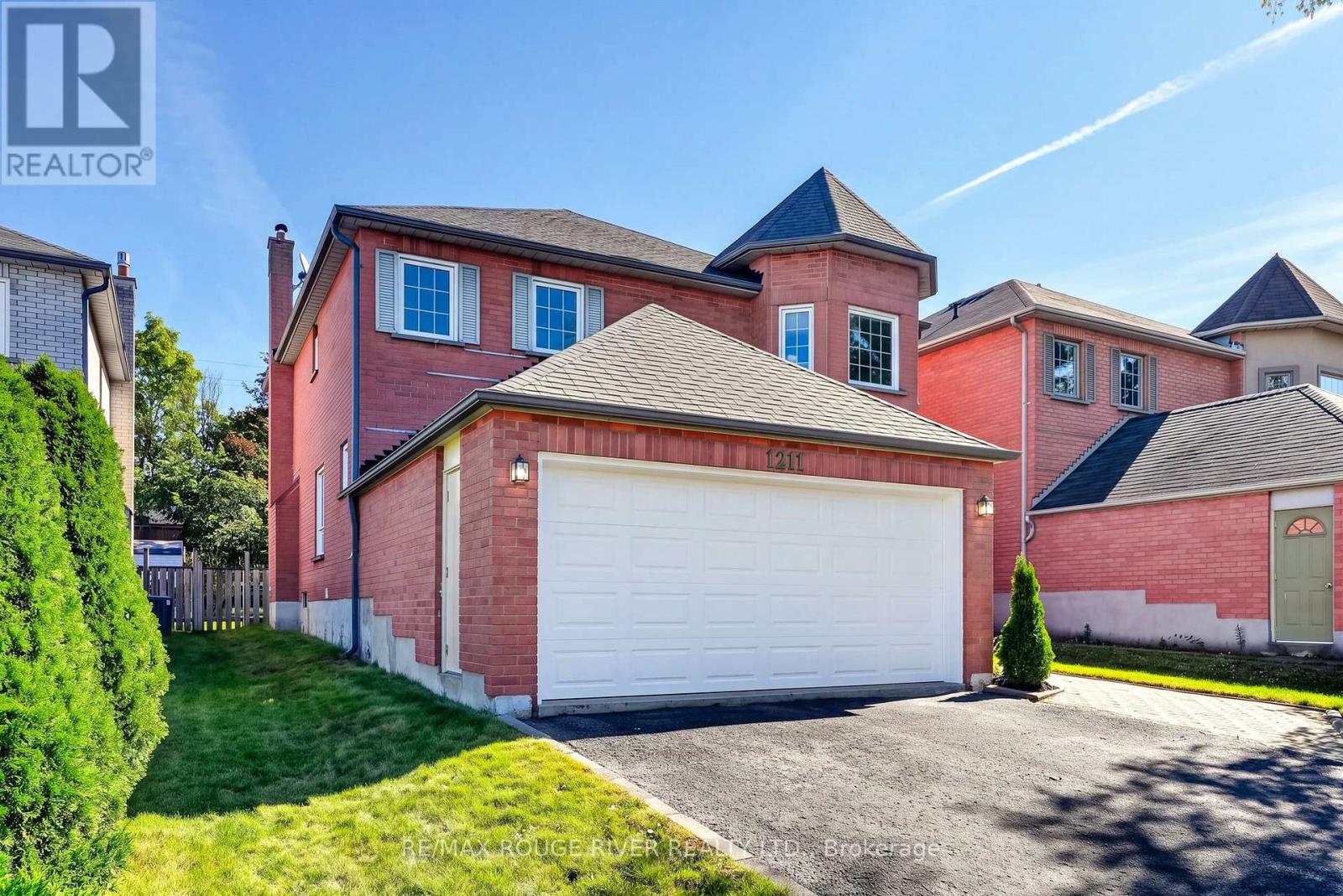 1211 Engel Court, Pickering, Ontario  L1W 3W3 - Photo 6 - E13838126