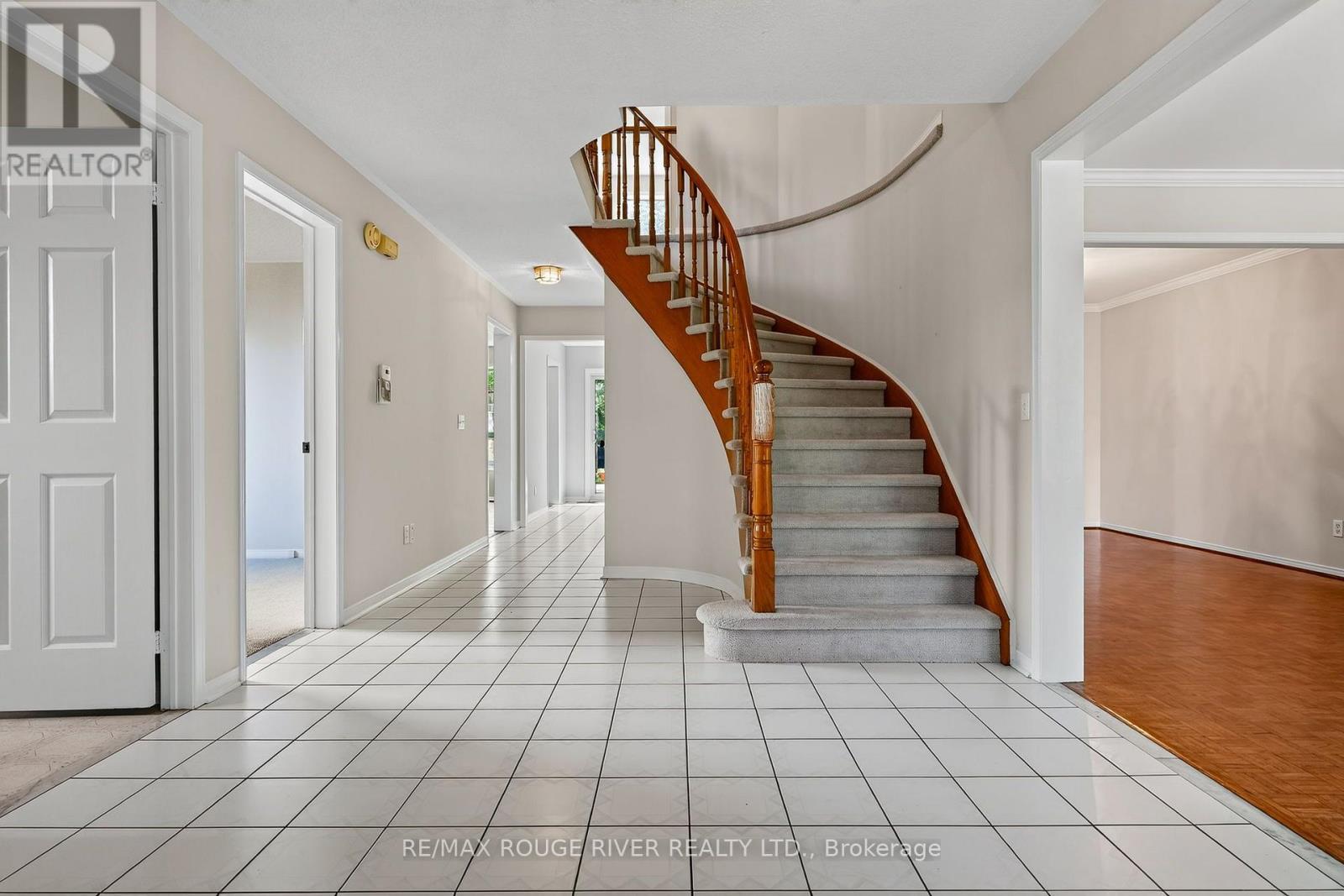 1211 Engel Court, Pickering, Ontario  L1W 3W3 - Photo 9 - E13838126