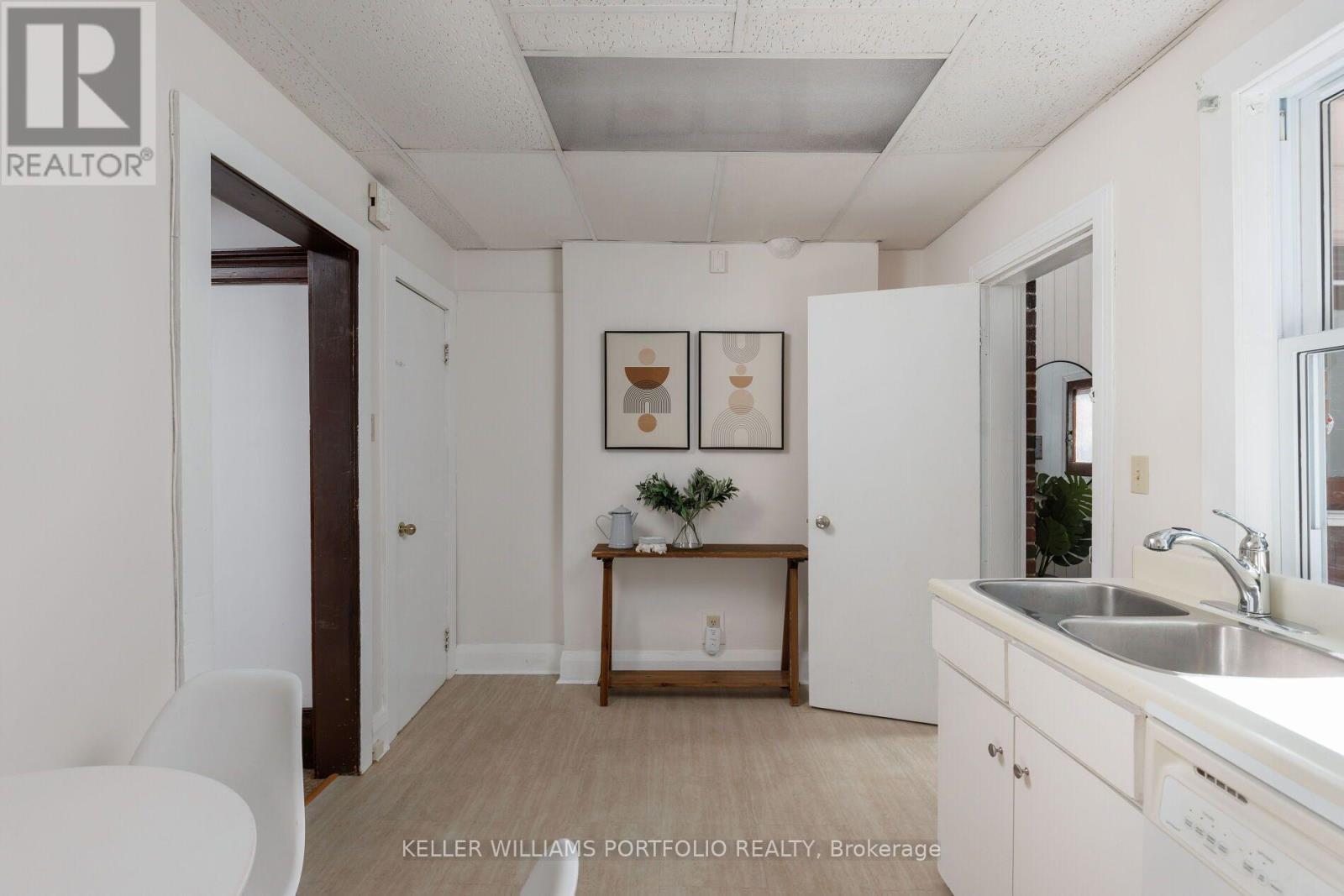 279 Garden Avenue, Toronto, Ontario  M6R 1J4 - Photo 12 - W13838092