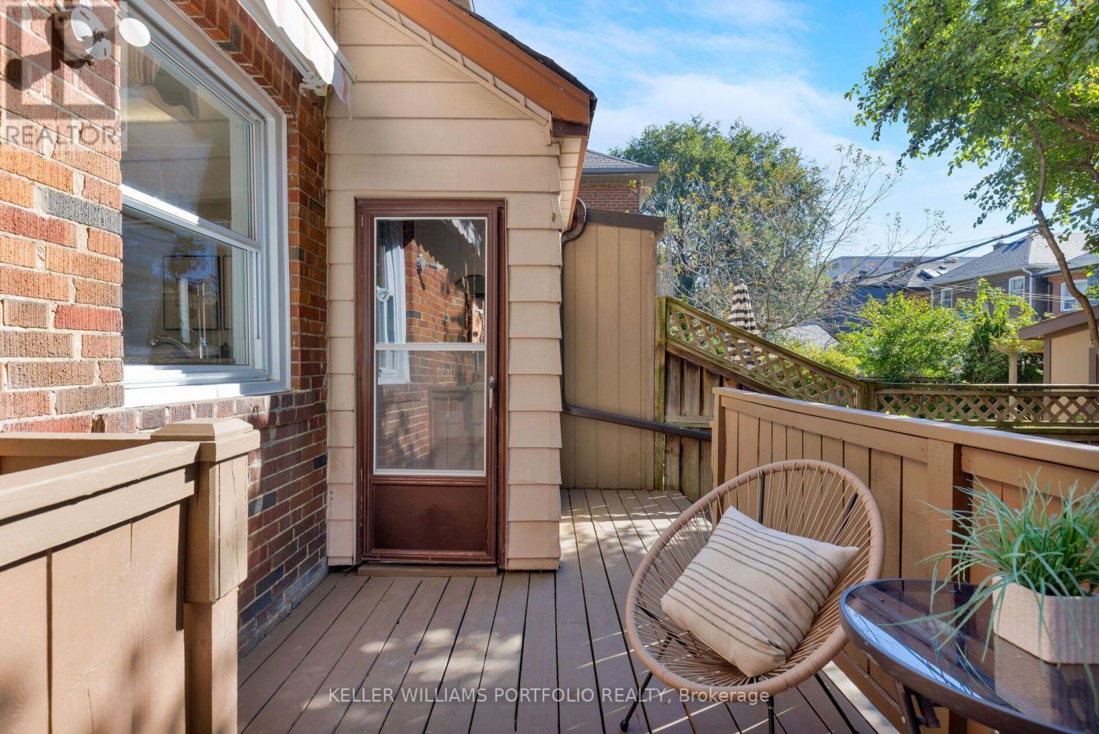 279 Garden Avenue, Toronto, Ontario  M6R 1J4 - Photo 14 - W13838092